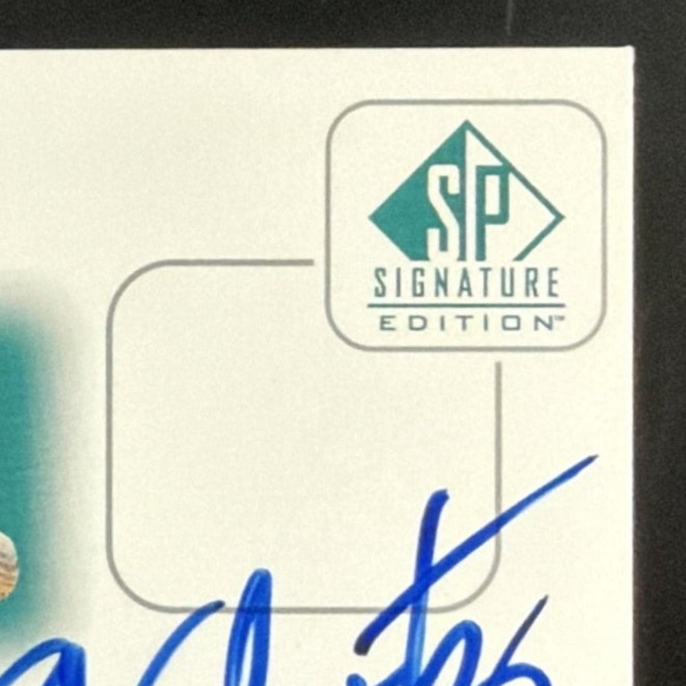 1999 SP Signature Edition Edgar Martinez Auto card - front top right corner close-up