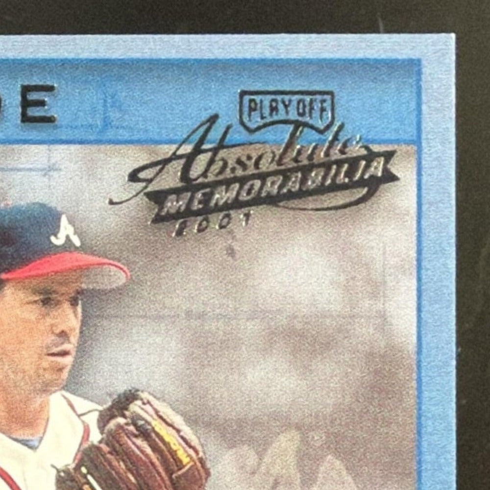 2001 Absolute Memorabilia Tools of the Trade Greg Maddux Patch /300 card - front top right corner close-up