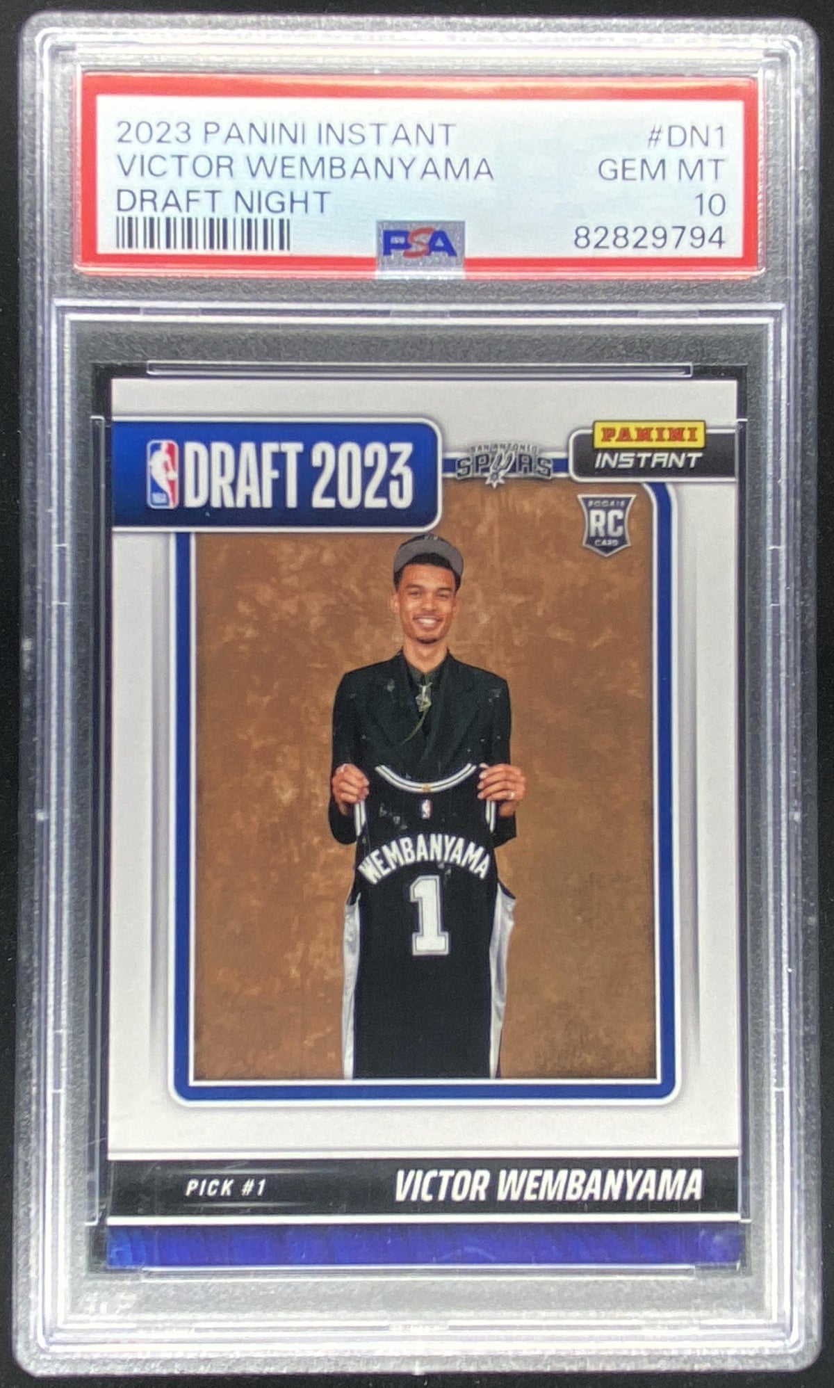2023 Panini Instant Victor Wembanyama graded PSA 10 trading card