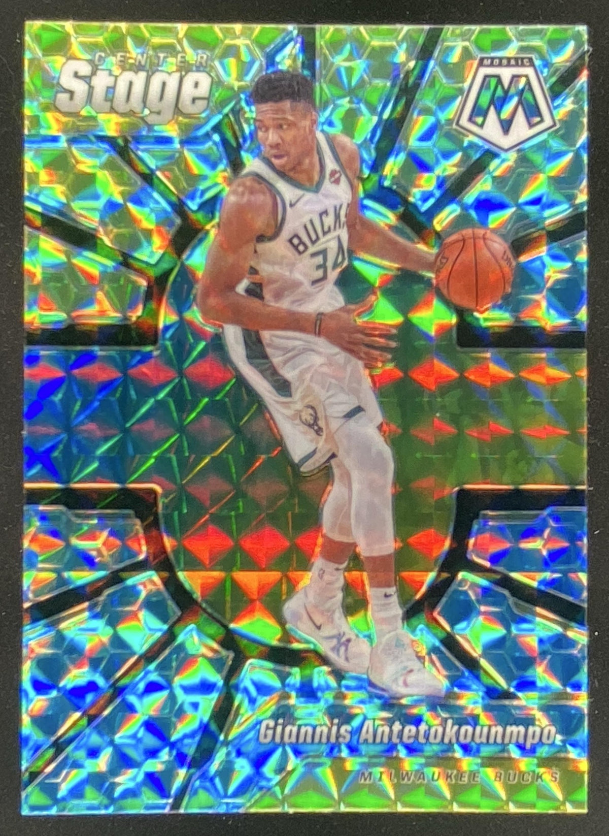 2019 Panini Mosaic Giannis Antetokounmpo #24 trading card