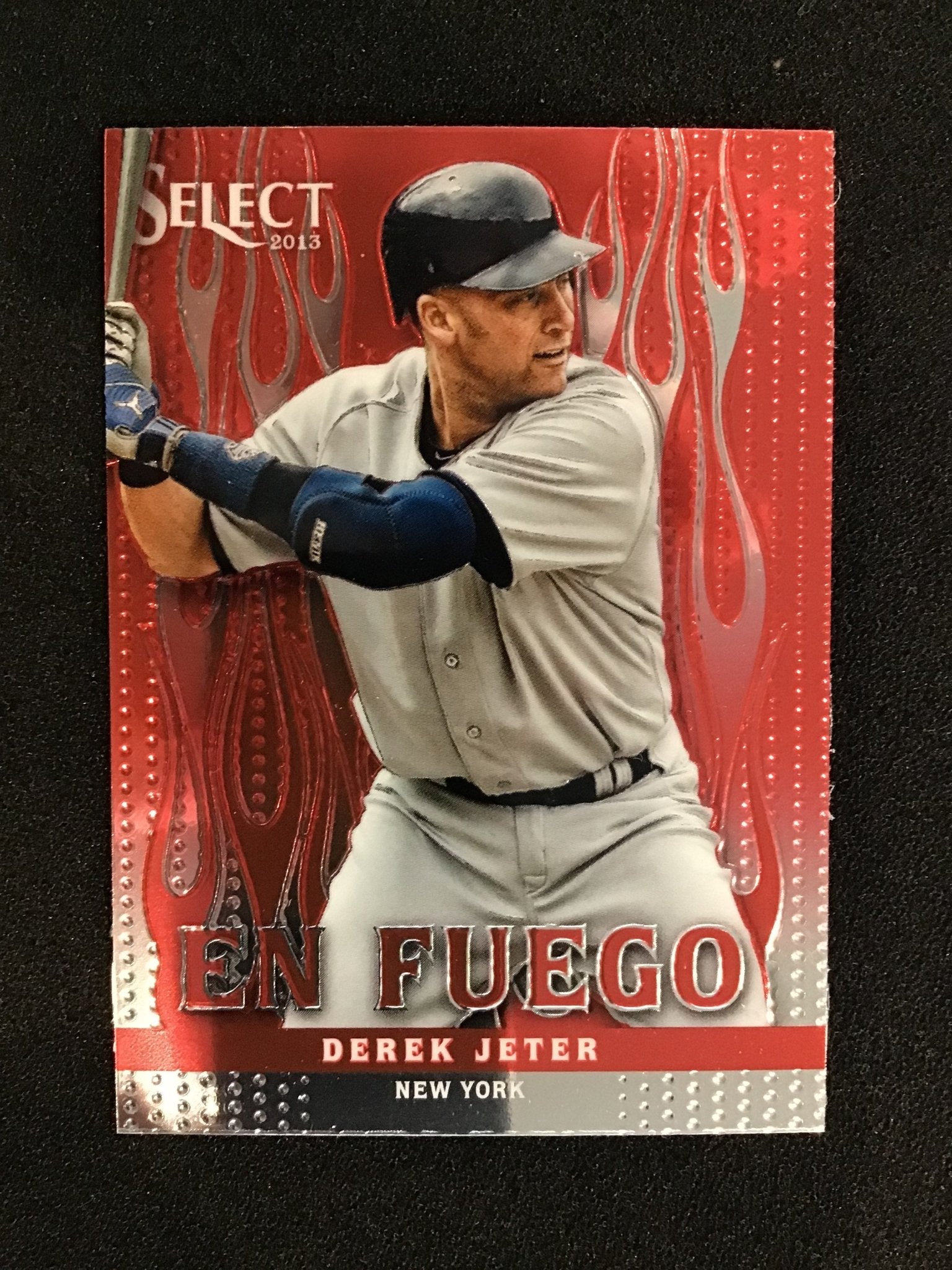 DEREK JETER 2013 Panini Select En Fuego #EF3 Yankees - Columbia Hobby - Sports Card Boxes - Toploaders - Card Savers